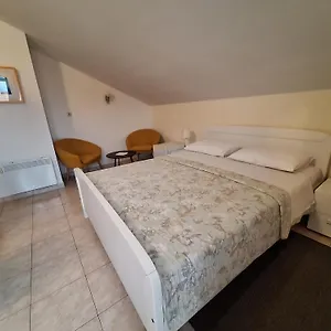 guesthouse-baric.hotelinzadar.com/