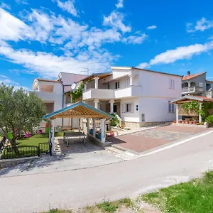 guesthouse-josipa.hotelinzadar.com/